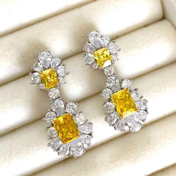 Luxurious Canary cubic zirconia earrings 💛 - Picture 3 of 4